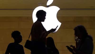 Apple Slashes Sales Estimates Of Its Headset - Bloomberg News