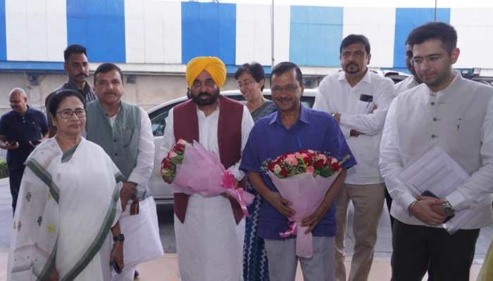 Mamata Banerjee Assures Support To Kejriwal In Fight Against Central Ordinance
