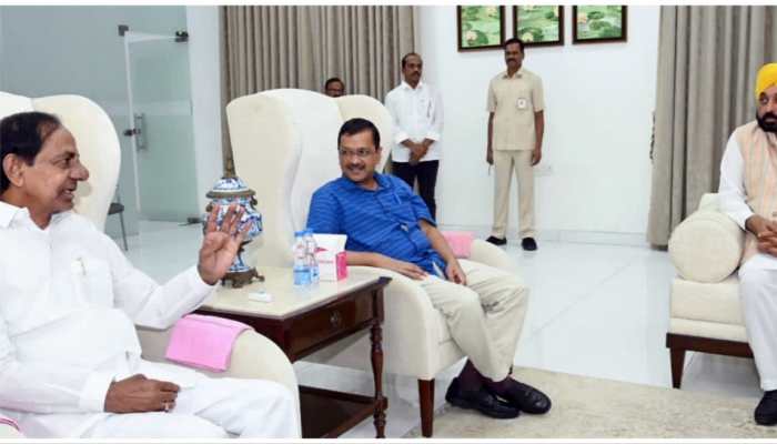 Arvind Kejriwal Meets Telangana CM KCR, Seeks Support Against Centre's Ordinance