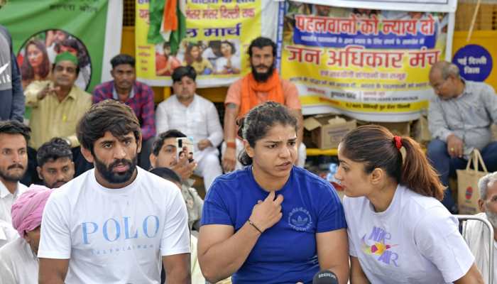 Police Detain Protesting Wrestlers As They March Towards New Parliament