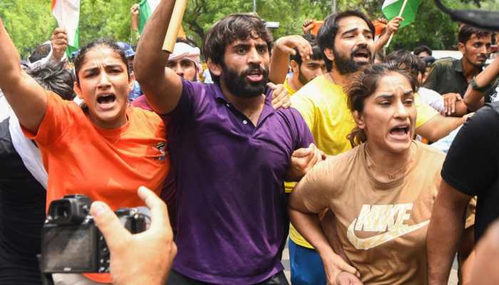 'Both Acted In Sports Films': NCP Slams SRK, Akshay For Silence On Wrestlers' Protest