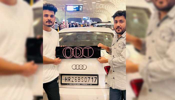 Mumbai&#039;s Audi Chaiwala Sell Tea On Trunk Of The Luxury Car; Video Goes Viral On Social Media
