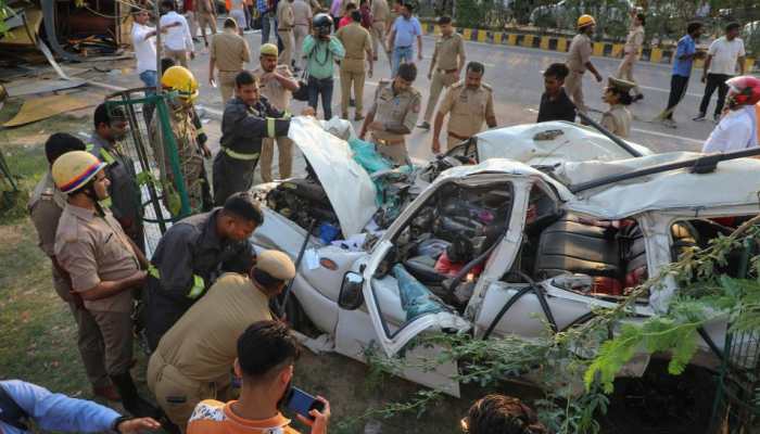 Lucknow Woman, Her Daughter Killed After A Billboard Falls On Their Car