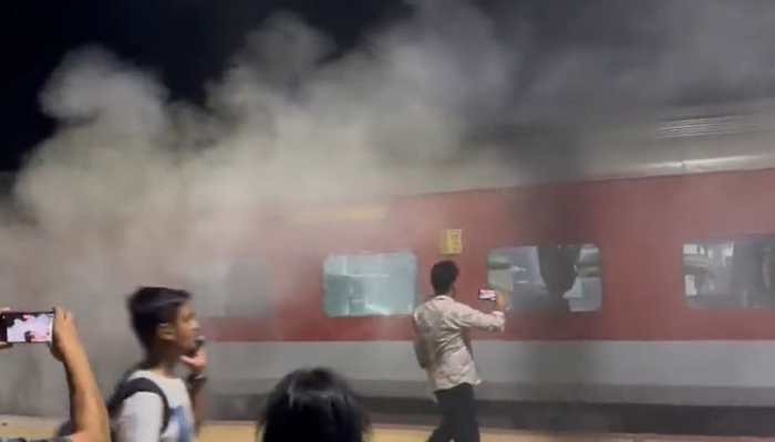 Fire Breaks Out In AC Coach On Durg-Puri Express In Odisha; Video Surfaces