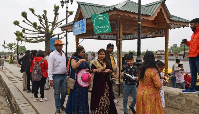 Kashmir Witnesses Record Tourist Footfall As Domestic, Foreign Tourists Flock Valley