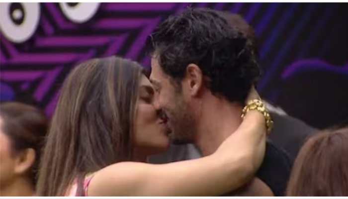 Bigg Boss 2 OTT&#039;s Evicted Contestant Akanksha Puri Reacts To Her Kiss With Jad Hadid 