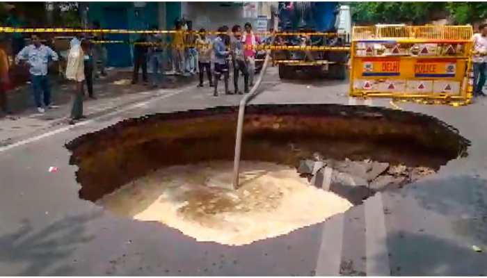 Massive Road Cave-In In Delhi&#039;s Janakpuri Leads To Traffic Jams; BJP Attacks AAP