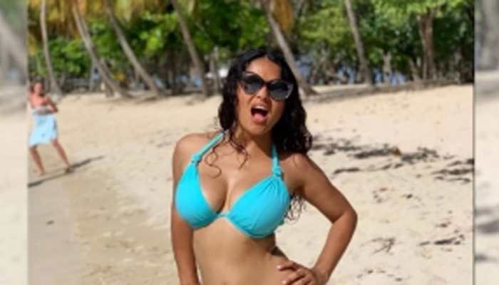 Salma Hayek Teases Hot New Bikini Video, Admits She &#039;Hates&#039; Exercising - Watch