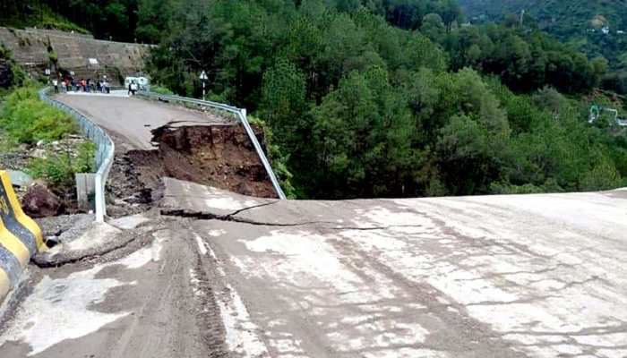 Himachal Pradesh: Shimla-Chandigarh Highway Blocked Due To Landslide, Traffic Stopped