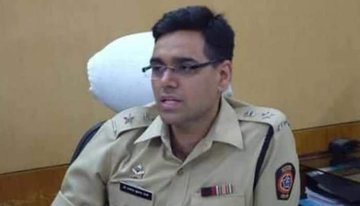 IPS Manoj Kumar Sharma Success Story: Slept With Beggars, Ran A Tempo - But  Never Quit And Cleared UPSC With AIR 23 | India News | Zee News
