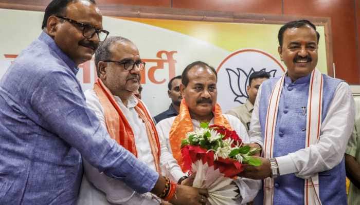 Ex-Samajwadi Party MLA And OBC Leader Dara Singh Chauhan Joins BJP, Calls It &#039;Ghar Wapsi&#039;