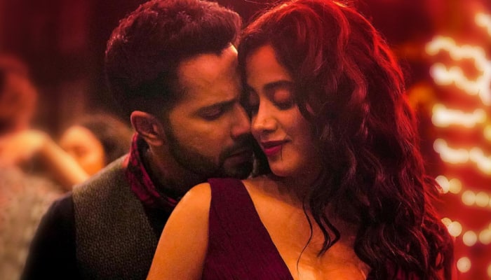 Bawaal: Janhvi Kapoor And Varun Dhawan Steal Hearts At Exclusive Fan Screening
