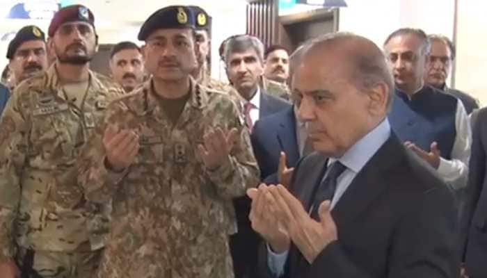 Pakistan Army Chief Wants Countrymen To Throw &#039;Begging Bowl&#039; And Do This