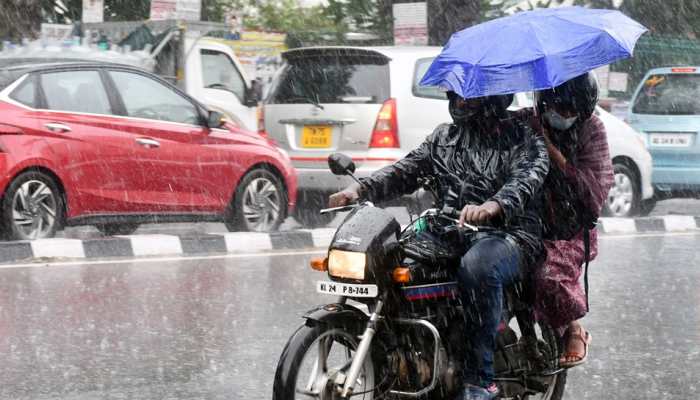 Heavy Rain Lashes Noida-Ghaziabad; Cloudy Weather In Delhi