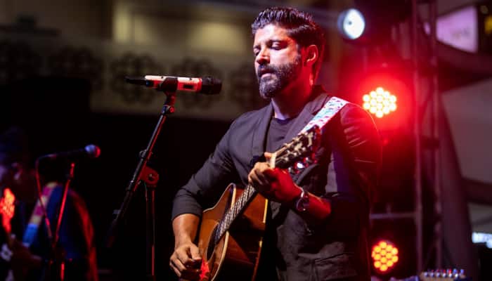 Farhan Akhtar Lits The Stage On Fire With &#039;Indian Idol 13&#039; Finalists In Dubai