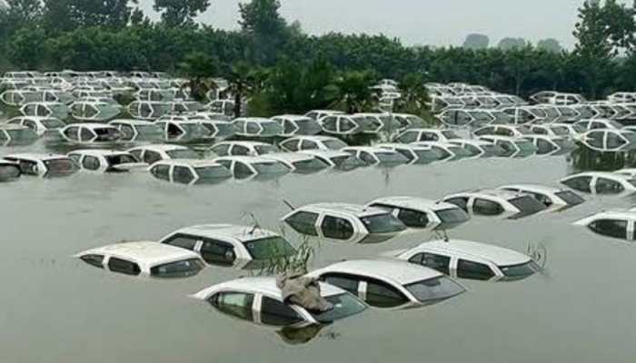 Delhi-NCR Floods: Picture From Noida&#039;s Eco-Tech 3 SPEAKS Thousand Words, Hundreds Of Vehicles Submerge In Water 