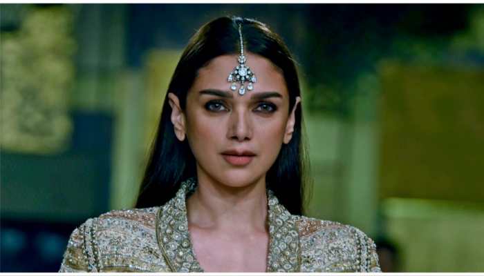India Couture Week 2023: Actress Aditi Rao Hydari Slays In Designer Ritu Kumar's Outfit - Check Pics 