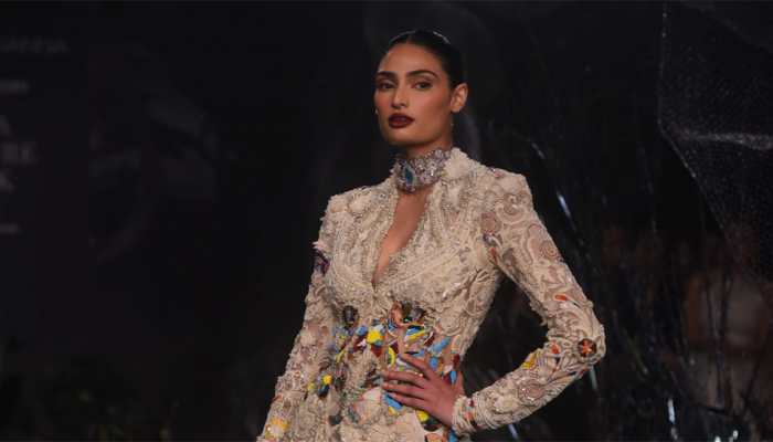 Athiya Shetty Looks Ethereal As She Walks Ramp For Anamika Khanna At ICW 2023