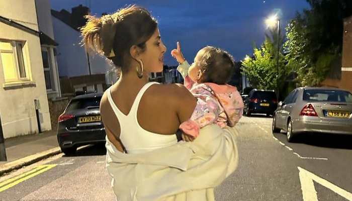 Priyanka Chopra And Daughter Malti Look For The &#039;Super Moon,&#039; Actress Shares Adorable Pics