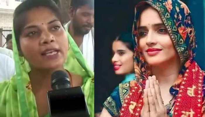 'Lappu Sa Sachin, Jhingur Sa Ladka': Noida Woman Roasts Pakistani Bhabhi Seema Haider, Sachin Meena In Viral Video - WATCH 'Lappu Sa Sachin, Jhingur Sa Ladka': Noida Woman Roasts Pakistani Bhabhi Seema Haider, Sachin Meena In Viral Video - WATCH
