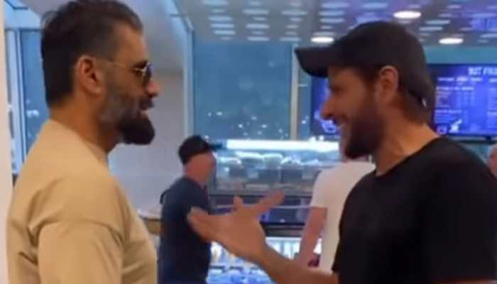 Viral Video: Suniel Shetty Meets Shahid Afridi And His Adorable Daughters In Dubai