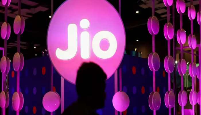 JIO Financial Service Market Debut: JFS Shares Touch Lower Circuit After Dropping 5% During Intra-Trade On Monday, Opens At Premium Of Rs 262