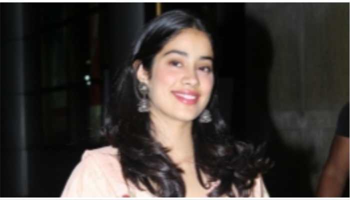 &#039;Bawaal&#039; Actress Janhvi Kapoor Talks About Self-Love And Dating On Tinder&#039;s &#039;Swipe Ride&#039; 