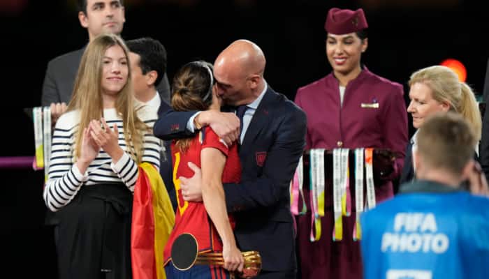 Spain Football Chief Luis Rubiales Kisses World Cup Winner Jenni Hermoso Without 'Consent', Women's Team Refuses To Play Again Until His Removal