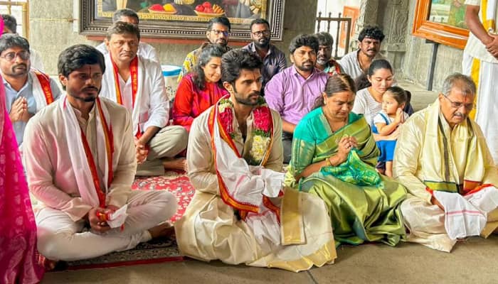 Vijay Deverakonda Visits Yadadri Temple With Family Post &#039;Kushi&#039; Success