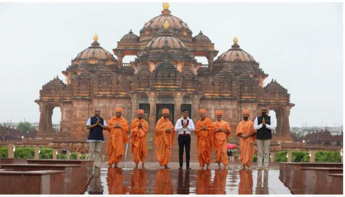 UK Prime Minister Rishi Sunak Visits Akshardham Temple In Delhi To Offer Prayers