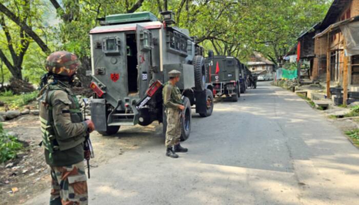 Anantnag: Two Terrorists Including LeT Commander Uzair Khan Trapped In Encounter