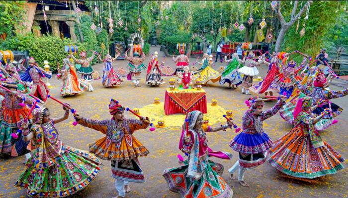 Top 5 Easy Dance Steps To Master Garba This Navratri And Own The Dance Floor!