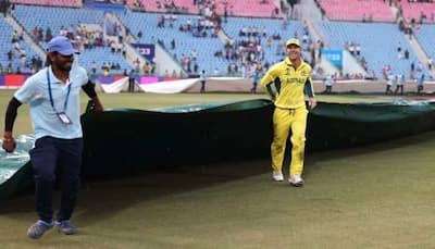 Watch: David Warner Helps Groundsmen As Rain Interrupts Australia Vs Sri Lanka Game In Cricket World Cup 2023, Video Goes Viral
