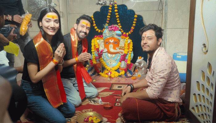 12th Fail Team Seek Blessings At Ujjain&#039;s Mahakaleshwar, Celebrate Film&#039;s Success