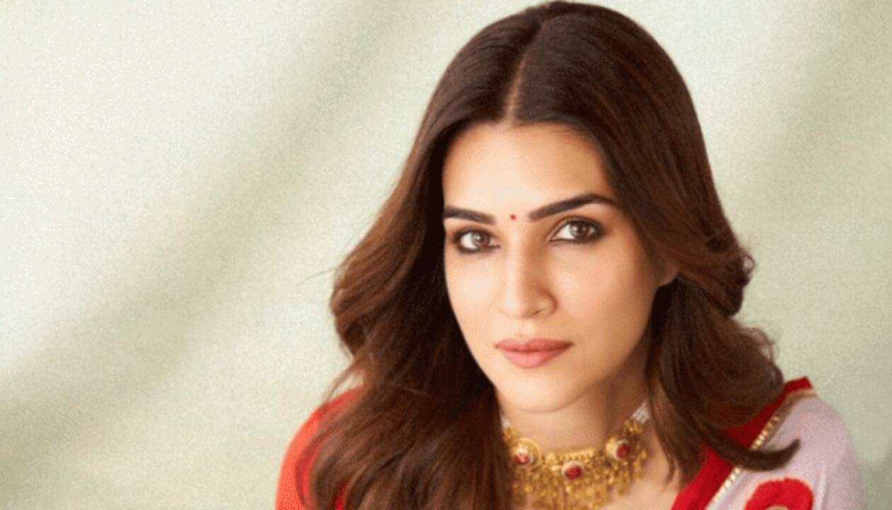 Kriti Pusy - Kriti Sanon To Celebrate Diwali At Her New Palli Hill Pad With Family |  People News | Zee News