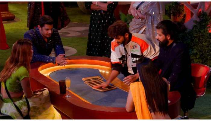 Bigg Boss 17: House Celebrates Diwali In A 'Fun' Way; Abhishek Kumar And Khanzaadi Drifts  Apart - Here's How 