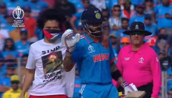 WC Final: SHOCKING Security Breach As Palestine Supporter Runs Into Ground, Tries To Hug Virat Kohli - WATCH