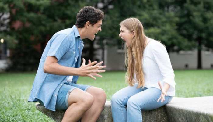 Recognizing The Red Flags: 10 Signs You Are In A Toxic Friendship