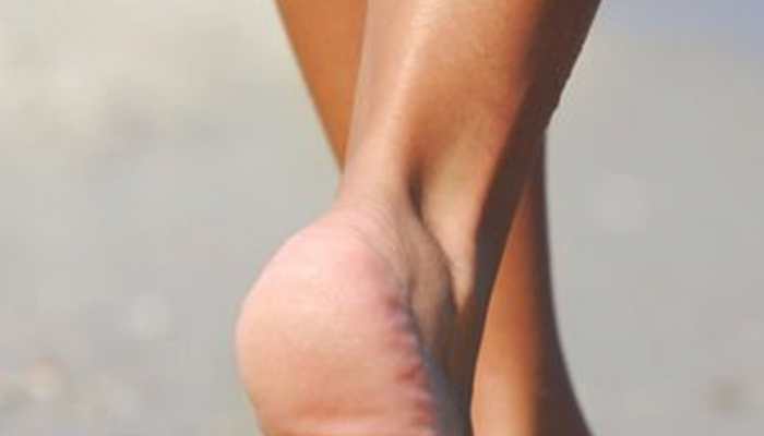 Amazon.com : Parasilk Beauty Lemongrass Heel Repair Moisturizing Stick for  Dry, Cracked Feet. Superior Antioxidant Oils & Wax Repair & Soften Dry  Skin, Nighttime Foot Balm : Beauty & Personal Care