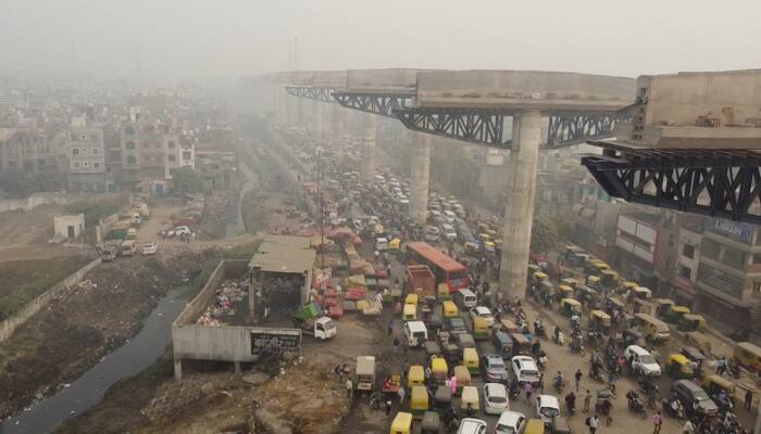 Delhi’s Air Quality Remains ‘Very Poor’ For Second Day Amid Dense Fog