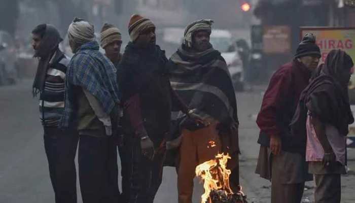 Delhiites Brave Foggy Weather Conditions, Air Quality Remains &#039;Very Poor&#039;