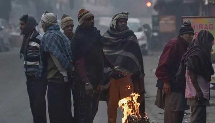 Delhiites Brave Foggy Weather Conditions, Air Quality Remains 'Very Poor'