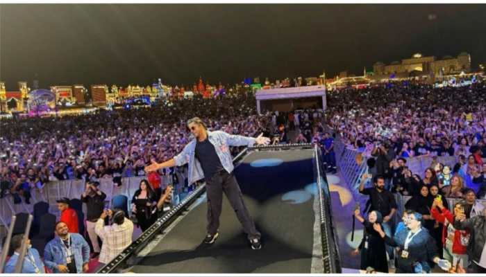 Fans Flock To Meet Shah Rukh Khan In MASSIVE Numbers At &#039;Dunki&#039; Event In Dubai 