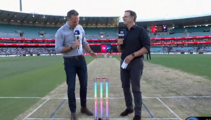 EXPLAINED: What Are Electra Stumps Introduced In BBL Which Change Colours At Different Events During Match; Watch EXPLAINED: What Are Electra Stumps Introduced In BBL Which Change Colours At Different Events During Match; Watch