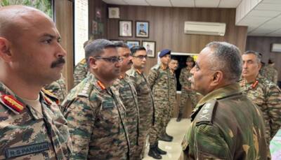 Army chief Reviews Operations In Poonch, Urges Commanders To Remain Resolute