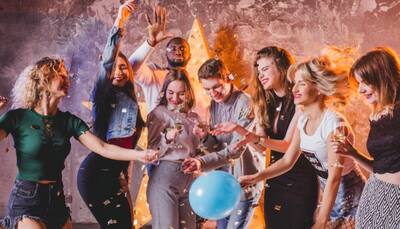 New Year’s Eve Bash: 10 Tips To Ring In 2024 With A Musical House Party!
