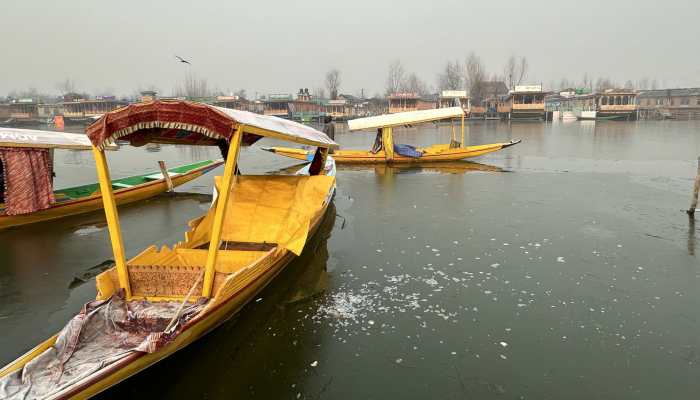 Srinagar's Famous Dal Lake Freezes As Severe Cold Conditions Continue In Kashmir Srinagar's Famous Dal Lake Freezes As Severe Cold Conditions Continue In Kashmir