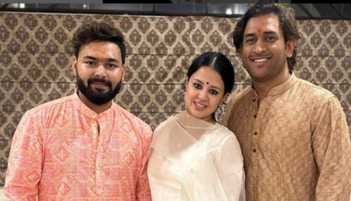 MS Dhoni, Rishabh Pant Travel Back To India Together From Dubai, Sakshi Dhoni Shares Photo From Plane; Check Here MS Dhoni, Rishabh Pant Travel Back To India Together From Dubai, Sakshi Dhoni Shares Photo From Plane; Check Here