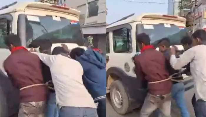 Bihar Is Not For Beginners: Video Of Accused Men Pushing Police Van In Bhagalpur Goes Viral, Netizens Can&#039;t Keep Calm