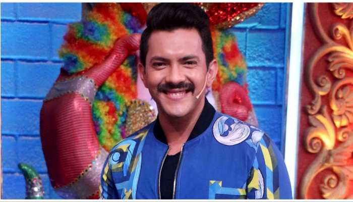 VIRAL VIDEO: Aditya Narayan Lands In Controversy Again! Singer Snatches Fan's Phone And...